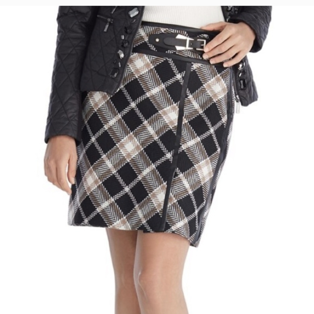 White House Black Market Black and White Knee-Length Pencil Skirt